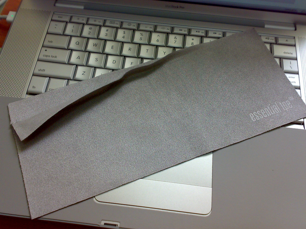 Essential TPE MBP保護套件 - 3