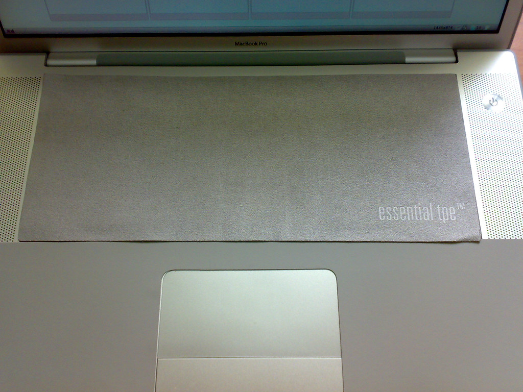 Essential TPE MBP保護套件 - 2