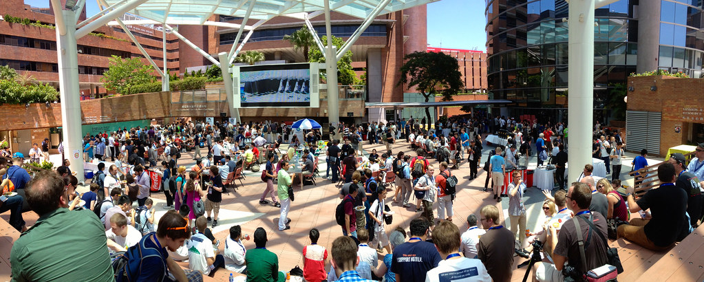 Wikimania 2013 - Logo Square panorama